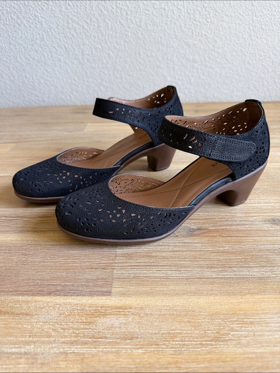 Easy Spirit Shoes - Easy Spirit Women's Cindie Mary Jane heels in black with laser-cut detailing 7